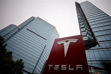 Tesla’ income jumps 20%, but shares fall after hours amid profit concerns